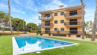Apartament  Urbanitzacio arenals de mar. Moderno apartamento de 3 dormitorios en venta en pals, a 10 minu