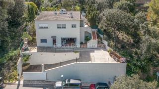Casa  Carrer de joaquim ruyra. Exclusiva villa contemporánea en venta en begur con jardín y pis