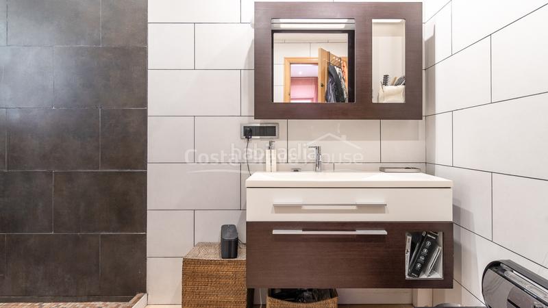 Foto 56b7ed66-82a4-49ad-831b-e58cc684f9a8. Casa exclusiva villa contemporánea en venta con jardín y piscina privada en Begur