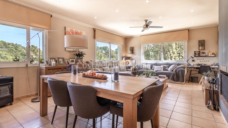 Foto e0df63ae-97e4-40aa-9ea9-ad2a4153e54a. Casa exclusiva villa contemporánea en venta con jardín y piscina privada en Begur
