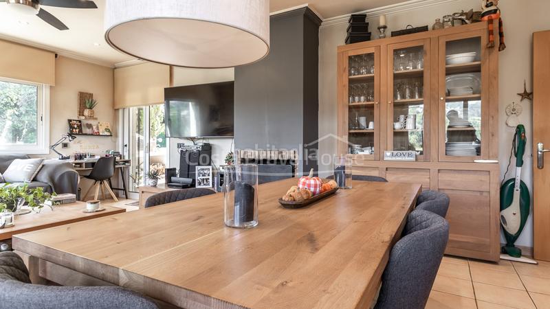 Foto f22cb8db-dac6-4695-877b-d3bd4f966f21. Casa exclusiva villa contemporánea en venta con jardín y piscina privada en Begur