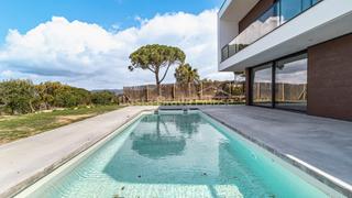 Maison  Av. de castell d'aro. Exclusiva villa de diseño contemporánea en venta en mas nou, pla