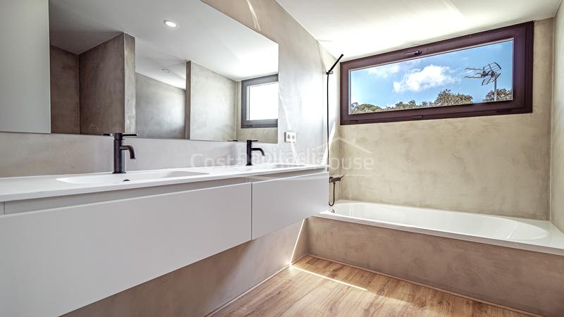 Foto 1cc0f6e3-e0f5-4525-ab57-f60d6e3aa0af. Casa exclusiva villa de diseño contemporánea en venta en mas nou, platja daro lujo y bonitas vistas en Platja d´Aro