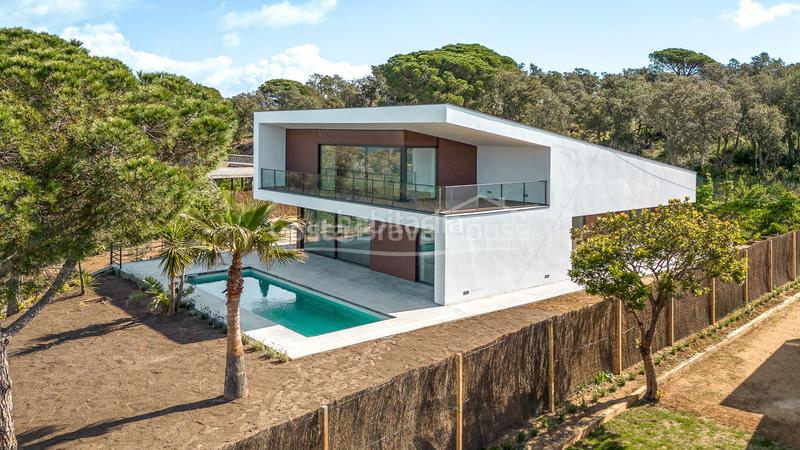 Foto 9cc32f56-6bd0-43f2-a419-5ea0cd16bd79. Casa exclusiva villa de diseño contemporánea en venta en mas nou, platja daro lujo y bonitas vistas en Platja d´Aro