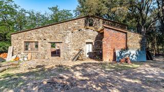 Masia a Residencial Begur-Esclanyà. Finca de 2 hectáreas entre esclanyà y begur con masía en constru