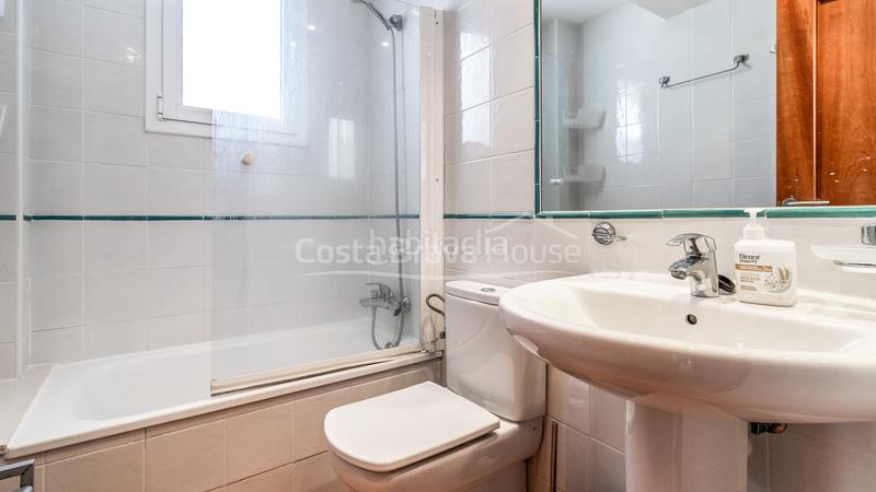 Foto 14c401af-4532-4dfe-9f79-193c2c1631a1. Casa adosada encantadora casa adosada , a 15 min de la playa, con jardín y piscina en Tamariu