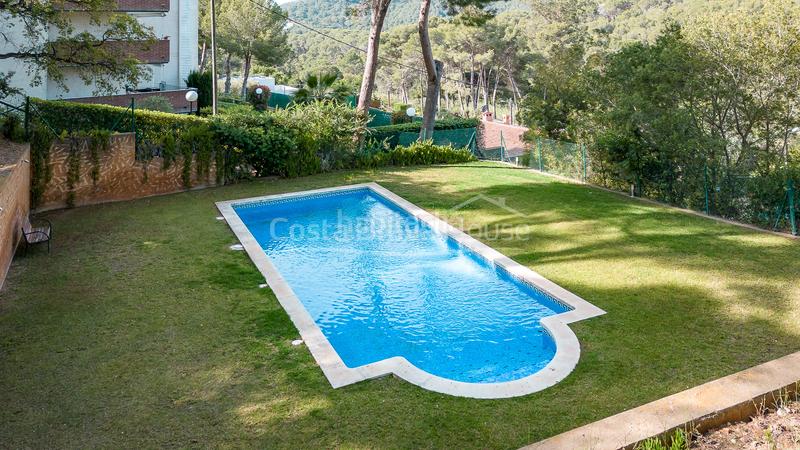 Foto 674de49c-62c2-4115-b11c-ffd241eacaa1. Casa adosada encantadora casa adosada , a 15 min de la playa, con jardín y piscina en Tamariu