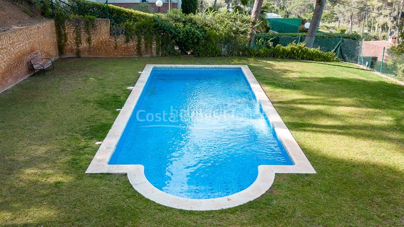 Foto f2c61a7c-364e-4555-b6e8-b90a2f4a03fd. Casa adosada encantadora casa adosada , a 15 min de la playa, con jardín y piscina en Tamariu