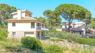 Casa  Carrer d'andorra. Finca exclusiva para familias en el parc natural de lestartit