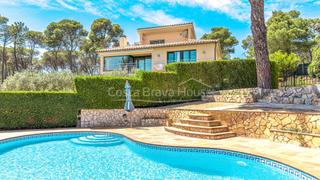 Casa  Carrer d'andorra. Finca exclusiva para familias en el parc natural de lestartit