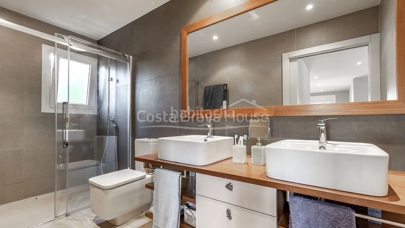 Foto 4a097674-ad89-4814-b851-83f5646b9925. Casa amb calefacció aparcament a Tamariu