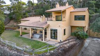 Haus  Carrer del port de malaespina. Casa con jardín en venta en tamariu, a solamente 5 min a pie de