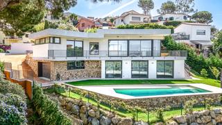Maison  Carrer d'alexandre cortada. Casa de lujo en venta en residencial begur diseño moderno, jardí