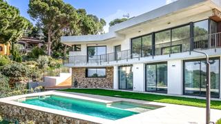 Casa  Carrer d'alexandre cortada. Casa de lujo en venta en residencial begur diseño moderno, jardí