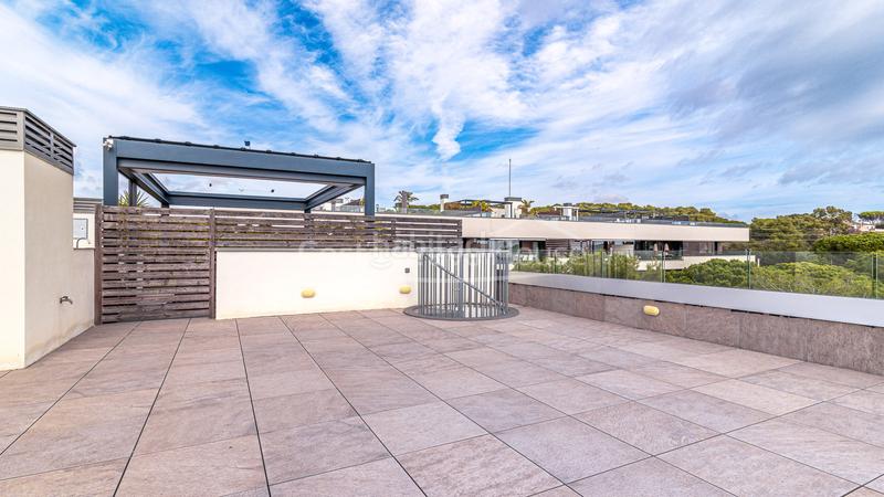 Foto 6af4b676-0486-4ee7-afa2-e9e6e7beaf9b. Apartamento ático de lujo en venta en la fosca, , con solárium privado, terrazas y garaje. en Palamós