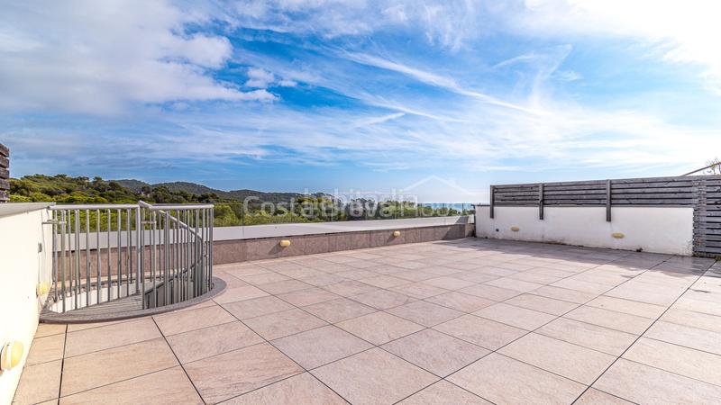 Foto d4c5fc05-5c50-4264-9a4d-57893583f933. Apartamento ático de lujo en venta en la fosca, , con solárium privado, terrazas y garaje. en Palamós