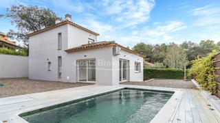Maison  Carrer de pere calders. Casa moderna a estrenar con piscina privada y jardín en residenc