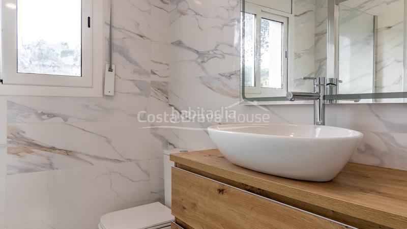 Foto e81b9cd1-1104-4e93-a3b6-1772259c38ca. Haus mit heizung parking pool in residencial Begur-esclanyà Begur