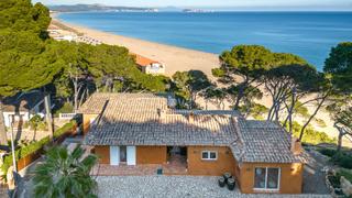 Casa  Carrer terra roja. Villa de lujo con acceso directo a la playa entre begur y pals,