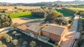 Masia  Pasaje sorrell. Masía histórica del siglo xvii en el baix empordà con 20.000 m d