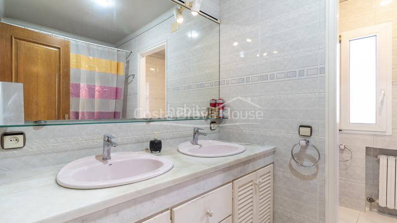 Foto 7a94bd3e-63c5-4e0a-ba2c-2b51695ef943. Casa adossada amb calefacció aparcament piscina a Palafrugell