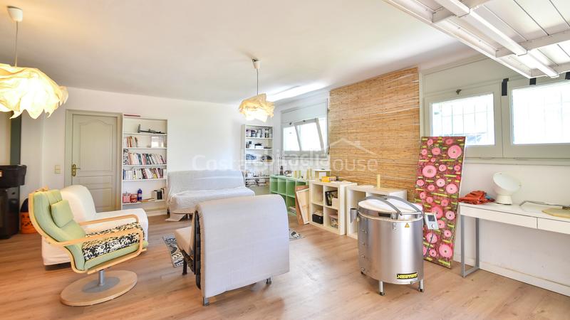 Foto fa9a6463-e5f9-43d3-9fb9-a9d6733459cf. Masia amb calefacció aparcament piscina a Begur Begur