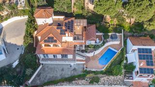 Casa  C/ del puig vermell. Espectacular villa de lujo con piscina privada, terrazas y jardí