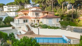 Casa  C/ del puig vermell. Espectacular villa de lujo con piscina privada, terrazas y jardí