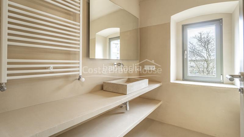 Foto c8bca224-7513-4b10-af40-e78e0860a25e. Masia amb calefacció aparcament piscina a Piverd-Vila-Seca-Bruguerol Palafrugell