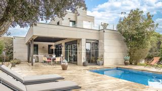 Maison  Passatge de teresa ferrer i serras. Villa de lujo en calella de palafrugell con piscina y jardín, a