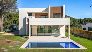 Maison  Passatge de teresa ferrer i serras. Vivienda de lujo de obra nueva en calella de palafrugell, cerca