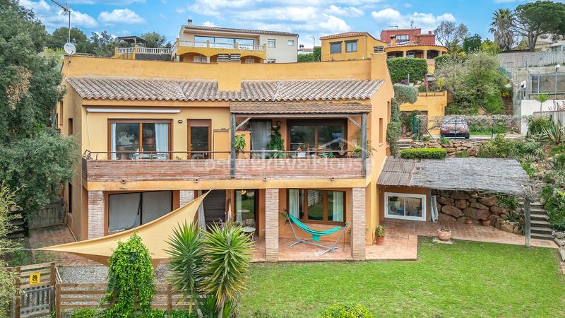 Foto 961b1e9e-cdd2-4f34-8652-4b036e896ace. Casa con riscaldamento parcheggio piscina in residencial Begur-esclanyà Begur