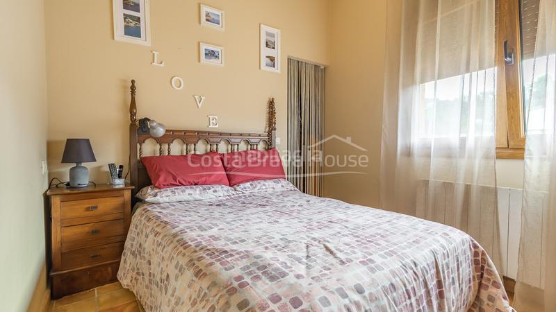 Foto cd2ba2b2-7348-4806-b5bb-57b77368f960. Casa con riscaldamento parcheggio piscina in residencial Begur-esclanyà Begur