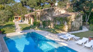 Maison à Carrer dels ullastres 5. Casa en venta en tamariu con piscina, jardín y apartamento indep
