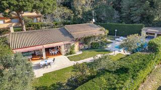 Casa a Carrer dels ullastres 5. Casa en venta en tamariu con piscina, jardín y apartamento indep