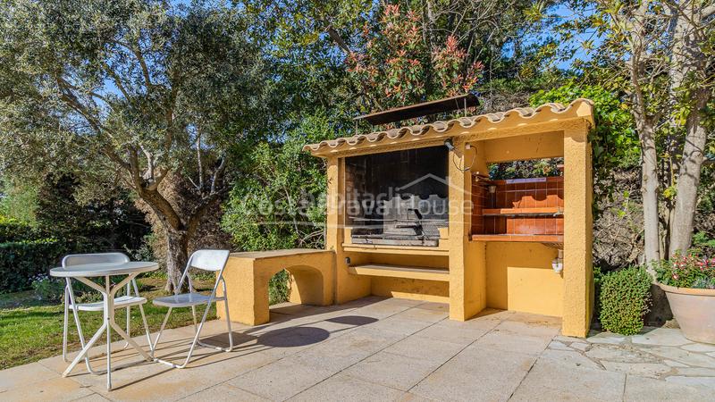 Foto 06dff918-92dd-43e2-b461-1e3e6417fc44. Casa en carrer dels ullastres 5 casa en venta con piscina, jardín y apartamento independiente a 750m de la playa en Tamariu