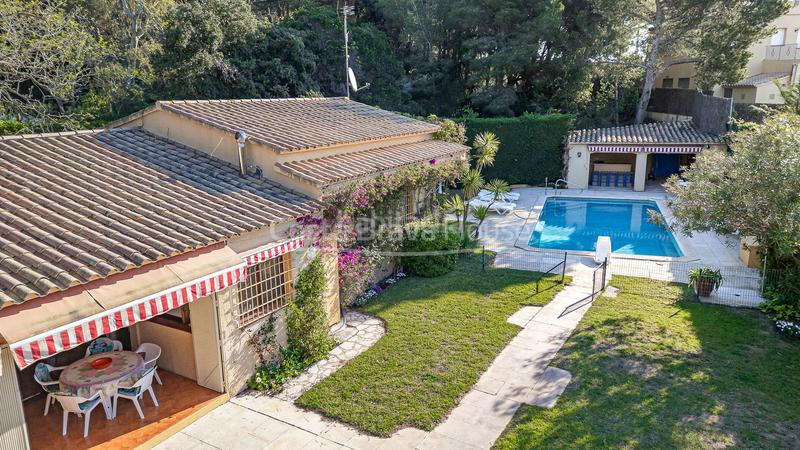 Foto 3715c40b-d67b-42de-a454-b8c7748aa9b4. Casa en carrer dels ullastres 5 casa en venta con piscina, jardín y apartamento independiente a 750m de la playa en Tamariu