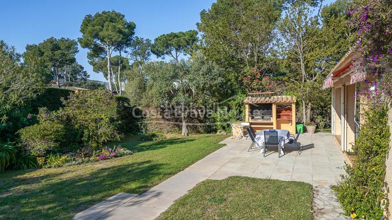Foto 51341a55-b9d2-4439-903a-0877bc183e39. Casa en carrer dels ullastres 5 casa en venta con piscina, jardín y apartamento independiente a 750m de la playa en Tamariu