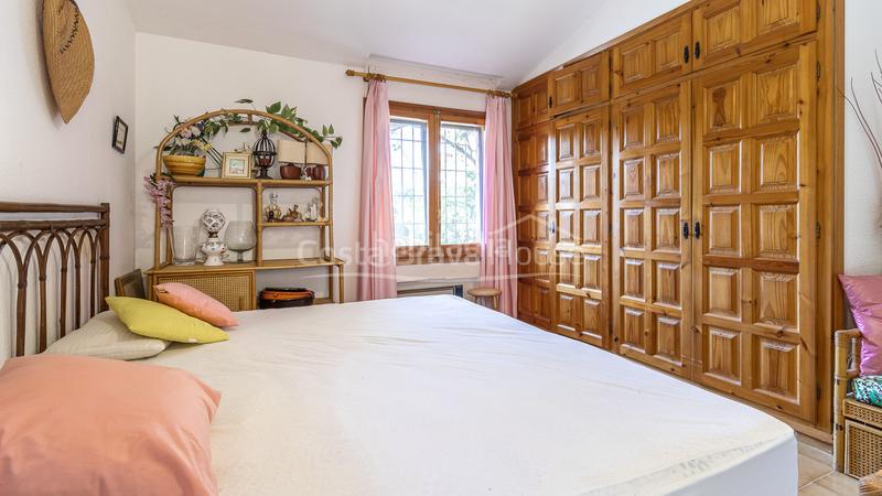 Foto 5b13c668-8f97-4374-b6ce-2d4ed3d23308. Casa en carrer dels ullastres 5 casa en venta con piscina, jardín y apartamento independiente a 750m de la playa en Tamariu
