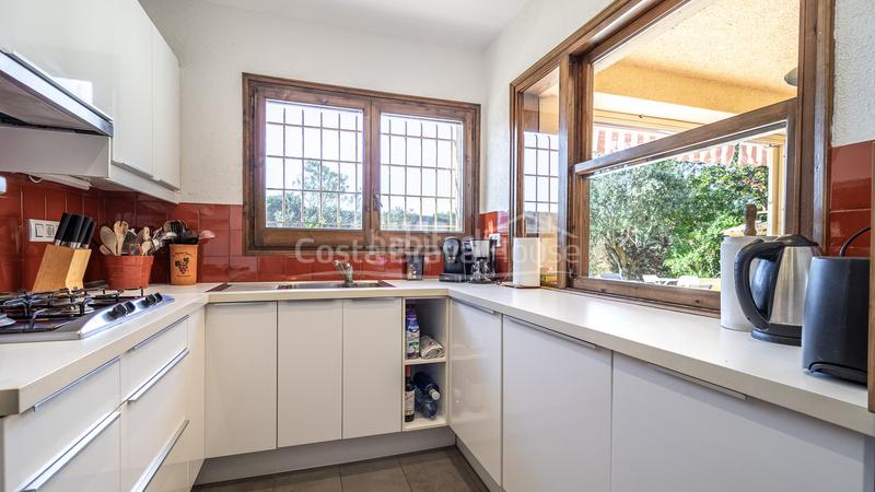 Foto 62210ecc-35cf-472e-b287-a024ab1ca786. Casa en carrer dels ullastres 5 casa en venta con piscina, jardín y apartamento independiente a 750m de la playa en Tamariu