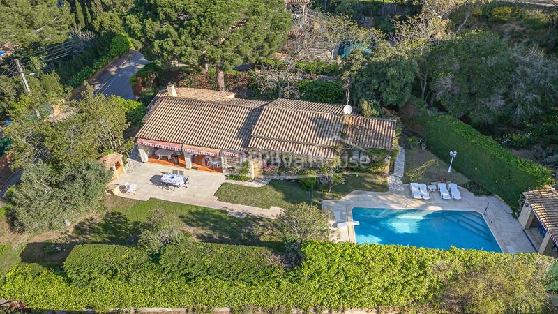 Foto 702a93d8-dc46-4122-8ae0-2b78fd2f3a00. Casa en carrer dels ullastres 5 casa en venta con piscina, jardín y apartamento independiente a 750m de la playa en Tamariu