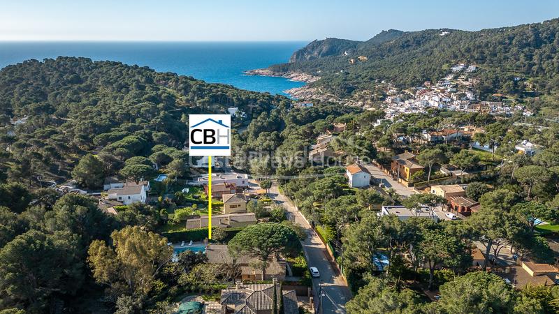 Foto 7af22e2b-c07b-43fc-8c29-680c3763b03f. Casa en carrer dels ullastres 5 casa en venta con piscina, jardín y apartamento independiente a 750m de la playa en Tamariu