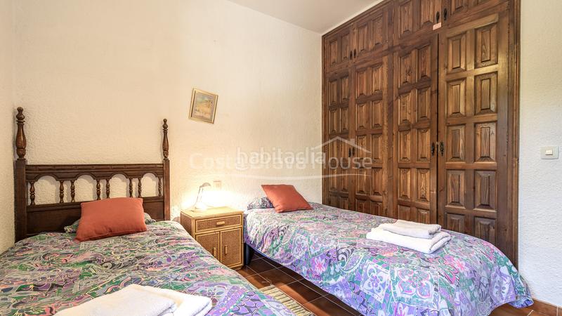 Foto ee7756ef-56a4-431a-b92e-c7f2183718e2. Casa en carrer dels ullastres 5 casa en venta con piscina, jardín y apartamento independiente a 750m de la playa en Tamariu