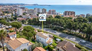 Casa  Carrer fragata. Casa individual con jardín privado en venta a 500 metros de la p