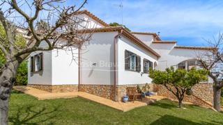 Casa  Carrer fragata. Casa individual con jardín privado en venta a 500 metros de la p