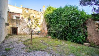 Masia  Carrer major. Casa de pueblo en venta para reformar, con jardín y proyecto en