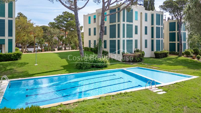 Foto ed9227f9-bd9c-4349-90c1-5640931c854a. Apartamento en carrer de mallorca 25 apartamento con licencia turistica, terraza y piscina en venta en zona golfet, en Calella de Palafrugell