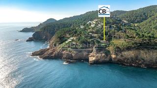 Maison à Carrer es vent 7. Villa mediterránea en venta con vistas al mar en primera línea e
