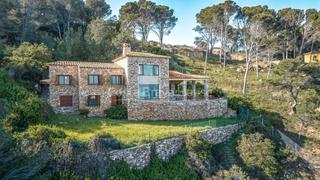 Maison à Carrer es vent 7. Villa mediterránea en venta con vistas al mar en primera línea e