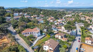 Casa  Carrer de sabadell. Casa en venta en pals con jardín, vistas despejadas y total priv